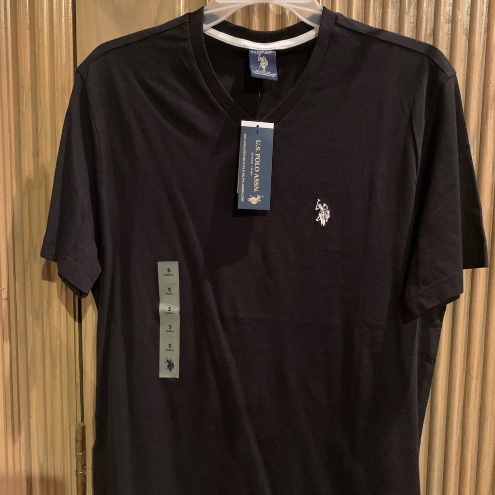 Polo v Neck t-shirt. Black size small.